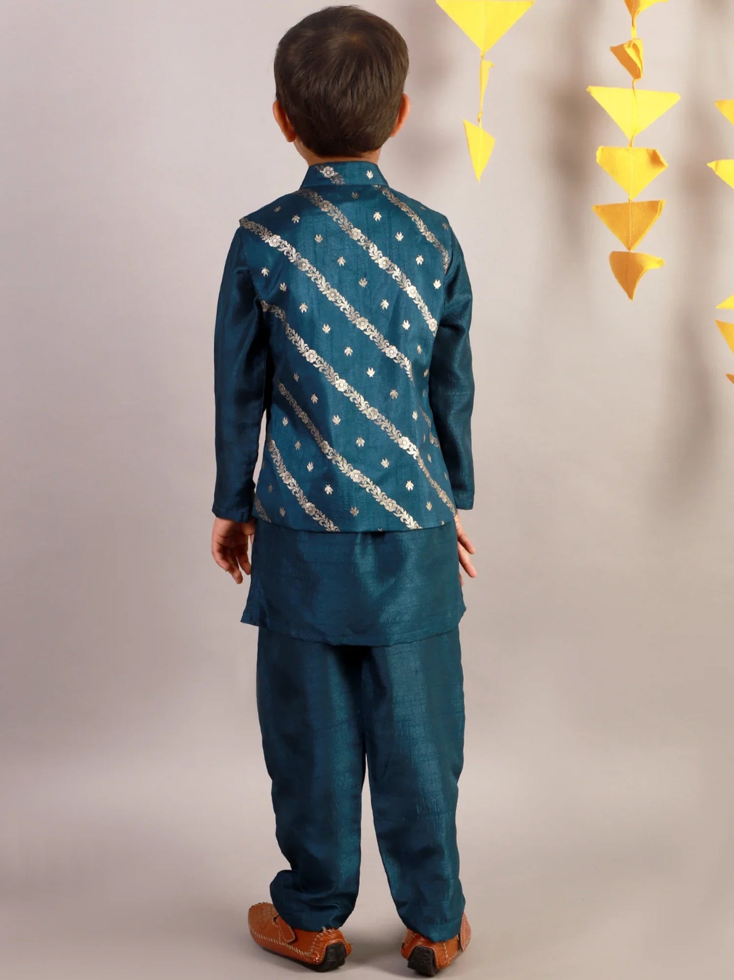 Boys Jamavar Printed Kurt Pyjama With Jacket Set